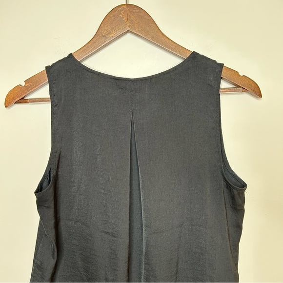 Banana Republic Relaxed Fit V Neck Blouse Sleeveless Silky Material Black XS - Picture 5 of 9